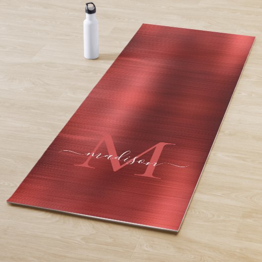Tapis De Yoga Chic brossé métal Bourgogne Rouge Monogramme (En situation)