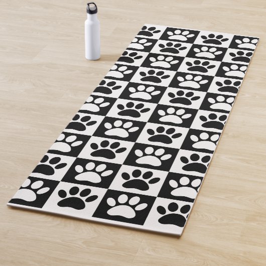 Tapis De Yoga Chien Noir Et Blanc En Carré (En situation)