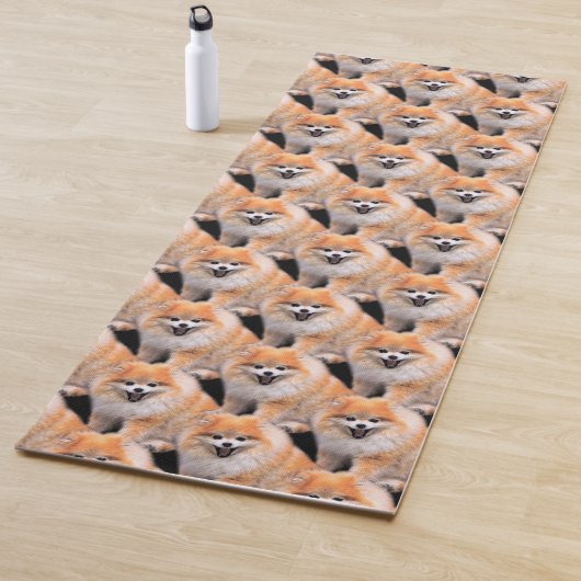 Tapis De Yoga Chien Poméranien mignon riant (En situation)