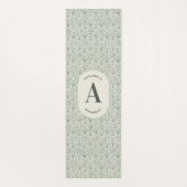 Tapis De Yoga Classé sauge vert famille monogramme élégant moder (Dos)