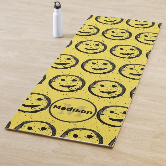 Tapis De Yoga Cool Sardé Joyeux visage souriant motif jaune (En situation)