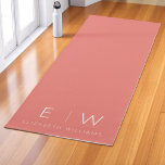Tapis De Yoga Corail Élégant Moderne Minimaliste Nom Monogramme<br><div class="desc">Élevez votre pratique avec ce Coral Elégant minimaliste moderne Monogramme Nom Yoga Mat. Conçu avec simplicité et sophistication à l'esprit, ce tapis est doté d'un monogramme personnalisé et d'un nom sur fond de corail frais. La disposition minimaliste et la couleur apaisante créent une base élégante et sereine pour le yoga,...</div>