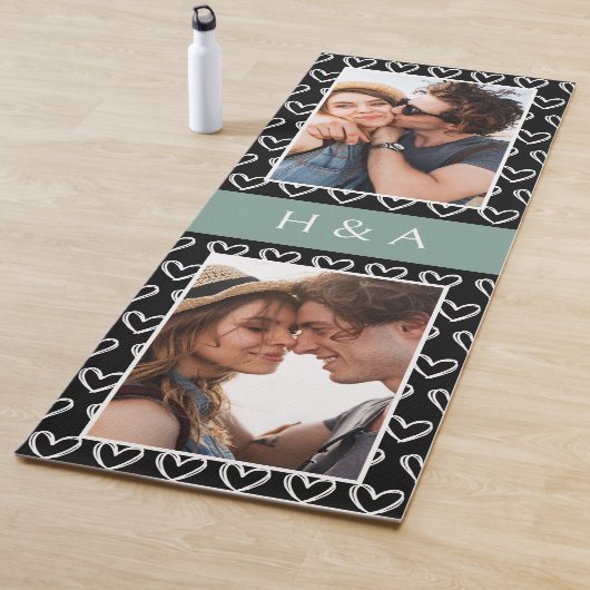 Tapis De Yoga Create Your Own Photo Collage Sage Green Monogram  (En situation)