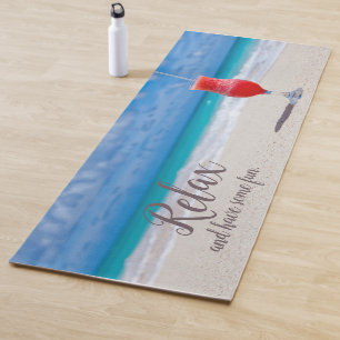 Tapis De Yoga Daiquiri à la fraise congelée sur une plage de sab