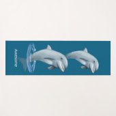 Tapis De Yoga Dolphins et texte modernes chic sur Ocean Blue (Devant (Horizontal))