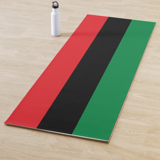 Tapis De Yoga Drapeau panafricain, Joyeux Kwanzaa (En situation)