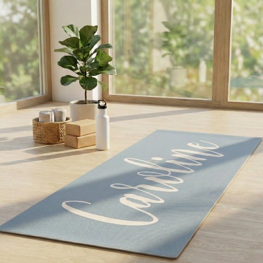 Tapis De Yoga Dusty Blue Minimalist Calligraphy Personalized
