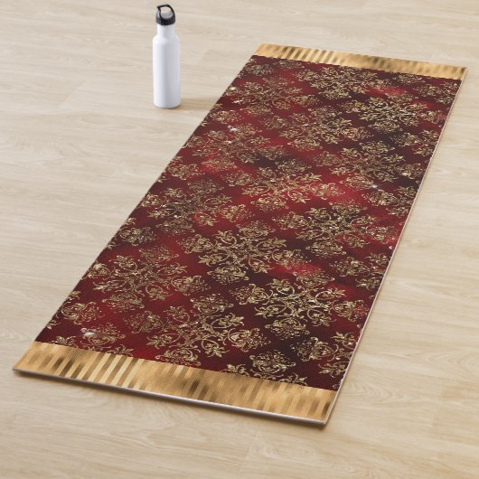 Tapis De Yoga Élégant Damas d'or Bourgogne (En situation)