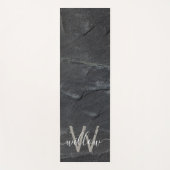 Tapis De Yoga Élégant Gris de Charbon Stone Script Monogramme (Devant)