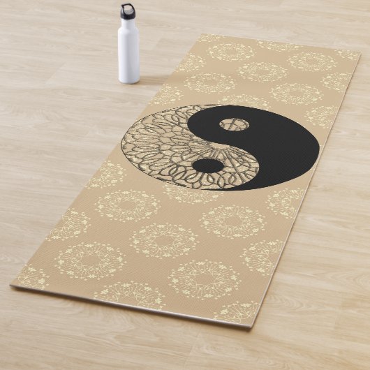 Tapis De Yoga Elégant or et noir Yin Yang (En situation)