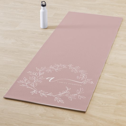 Tapis De Yoga Élégant rose moderne Script Girly Monogramme Nom (En situation)