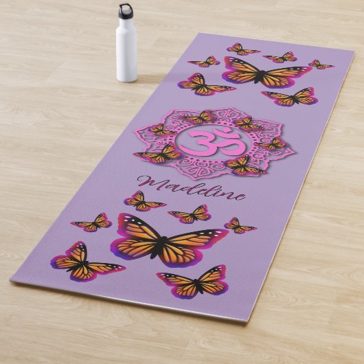 Tapis De Yoga Elégant rose ohm design papillons rose (En situation)