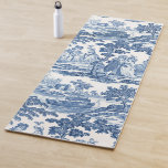Tapis De Yoga Elégant Toile Vintage Bleu et Blanc<br><div class="desc">Vintage historique 18ème siècle français bleu et blanc toile de jouy design avec dames et messieurs en élégance robe d'époque parmi les arbres,  un lac et ruines de pierre classique.</div>