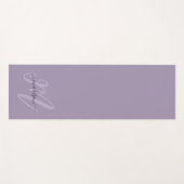 Tapis De Yoga Élégant violet foncé Script Monogramme et nom (Devant (Horizontal))