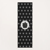 Tapis De Yoga Elégante tortue noire avec fleurs blanches sur noi (Devant)