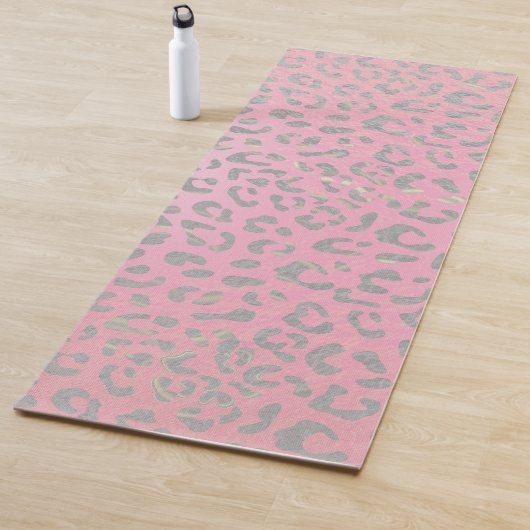 Tapis De Yoga Empreinte de léopard d'argent Pastel Pink (En situation)
