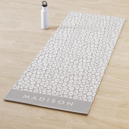 Tapis De Yoga Empreinte de léopard gris clair personnalisé (En situation)