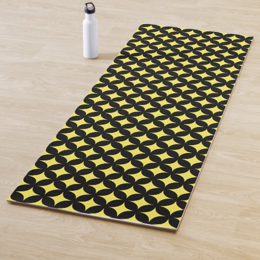 Tapis De Yoga étoiles Abstraites en noir et jaune (En situation)