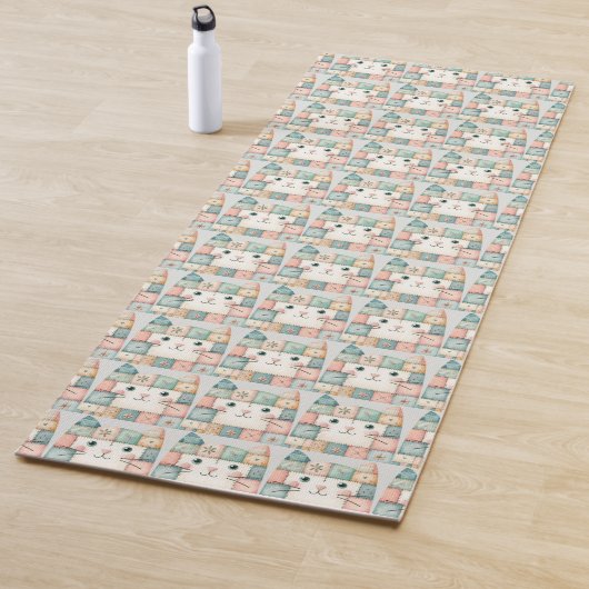 Tapis De Yoga Fausse Maison de Chat au Patchwork Pastel (En situation)