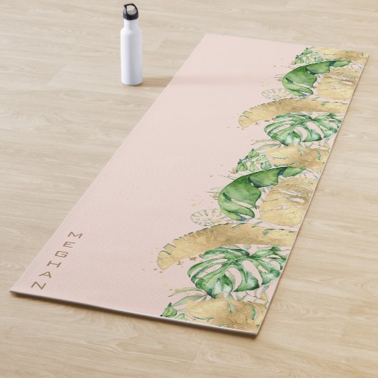 Tapis De Yoga feuillage d'or tropical Monogramme Yoga Mat (En situation)