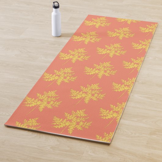 Tapis De Yoga Feuille d'or sur Motif botanique de corail (En situation)