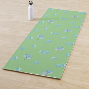 Tapis De Yoga Feuilles branchés de l'Eucalyptus sur le sol