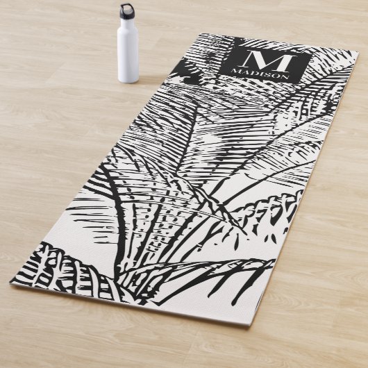 Tapis De Yoga Feuilles de palmier noir et blanc Monogramme abstr (En situation)