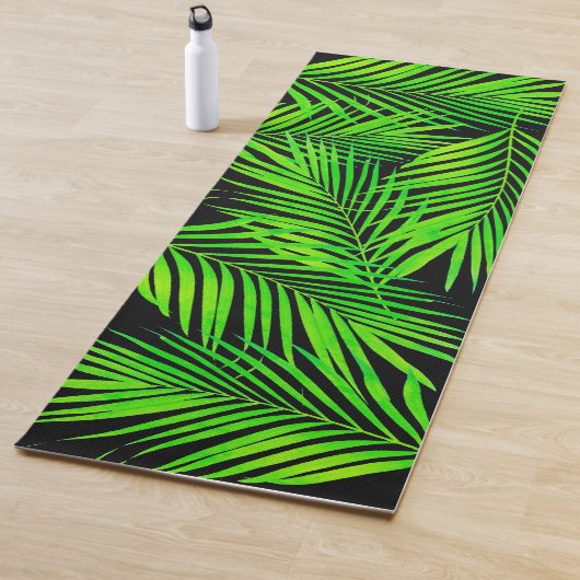 Tapis De Yoga Feuilles simples de palme botanique sur noir (En situation)