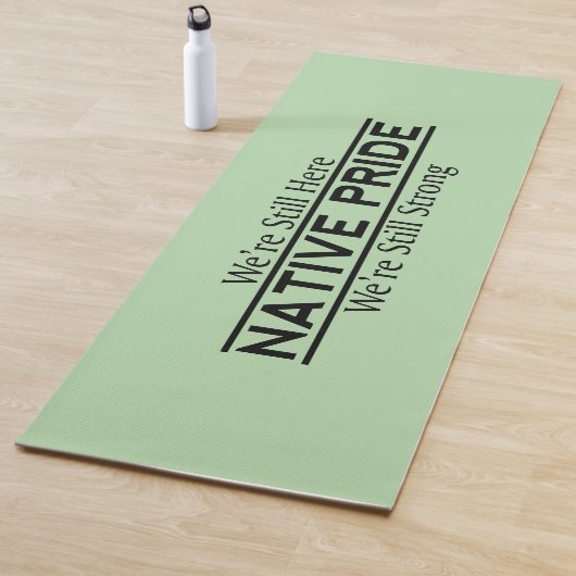Tapis de Yoga Fierté Autochtone Toujours Là Toujou (En situation)