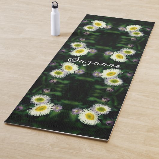 Tapis De Yoga Fleabane sauvage Fleur de marguerite Abstraite per (En situation)