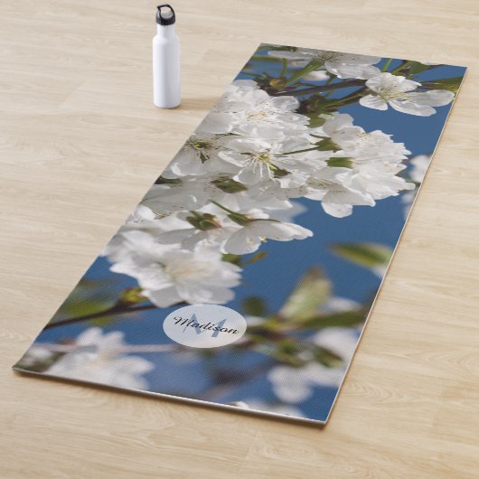 Tapis De Yoga Fleur de printemps blanc branche Monogramme (En situation)