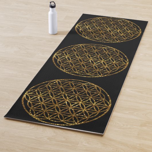 Tapis De Yoga Fleur étincelante dorée de vie (En situation)