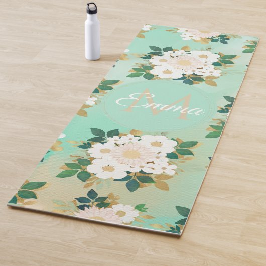Tapis De Yoga Fleurs blanches romantiques Conception de l'aquare (En situation)