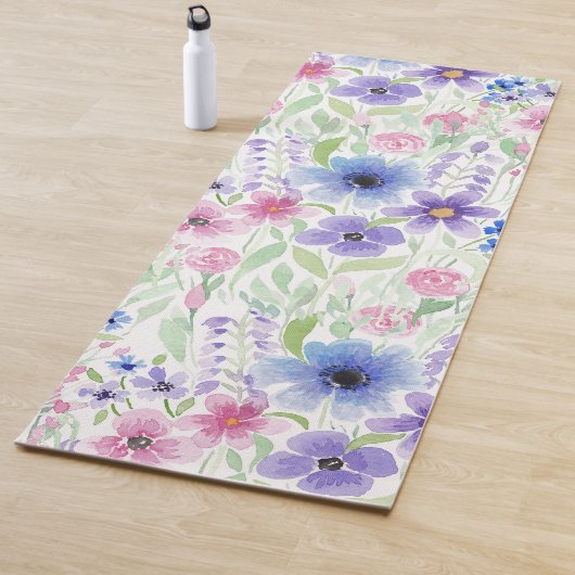 Tapis De Yoga Fleurs d'aquarelle violet rose du pays (En situation)