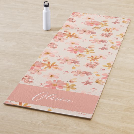 Tapis De Yoga Fleurs pastel rose aquarelle Monogramme Nom (En situation)