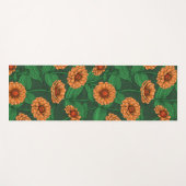 Tapis De Yoga Fleurs Zinnia orange, feuilles verts sur vert fonc (Devant (Horizontal))