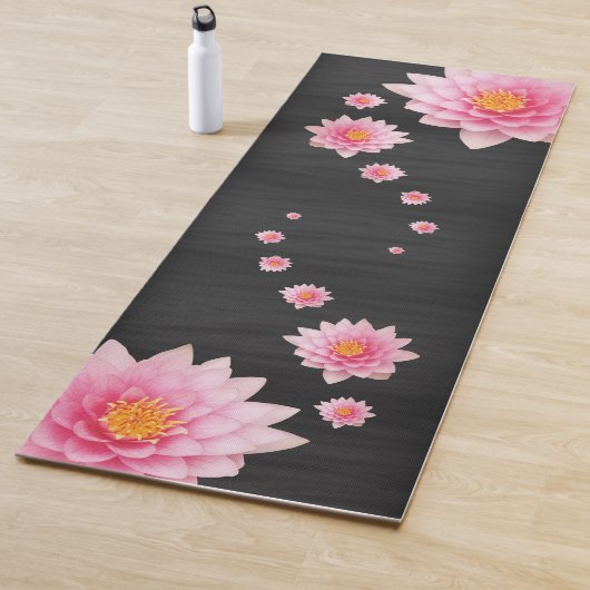 Tapis De Yoga Floating Pink Lotus Flowers (En situation)