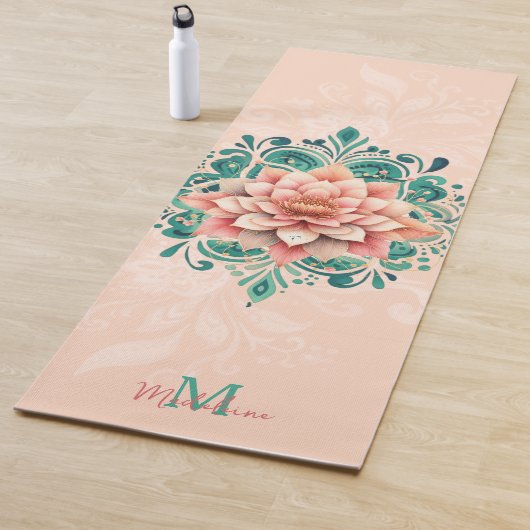 Tapis De Yoga Floral Mandala Peach Rose Vert Chic Nom Monogramme (En situation)