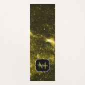 Tapis De Yoga Galaxie abstraite noire jaune foncé Monogramme (Devant)