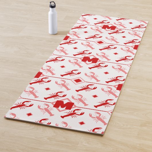 Tapis De Yoga Homard côtier rouge et blanc 🌊 🦞 Motif Monogramm (En situation)
