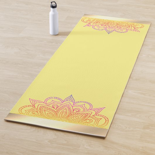 Tapis De Yoga Jaune clair et ensoleillé avec mandala (En situation)