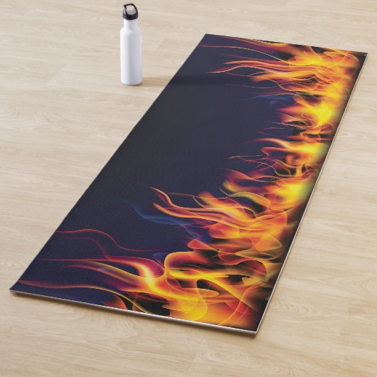 Tapis De Yoga Le vrai feu sur le Arrière - plan noir (En situation)
