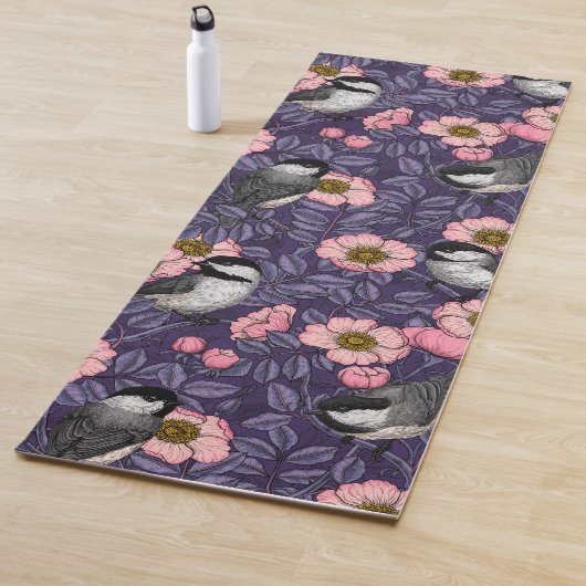 Tapis De Yoga Les poulets dans le rose sauvage en rose et violet (En situation)