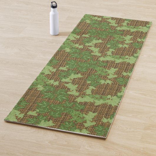 Tapis De Yoga Lierre vert sur plaid doré noir (En situation)