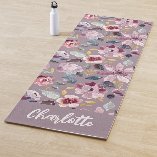 Tapis De Yoga Lilac Floral Pattern Monogram  (En situation)