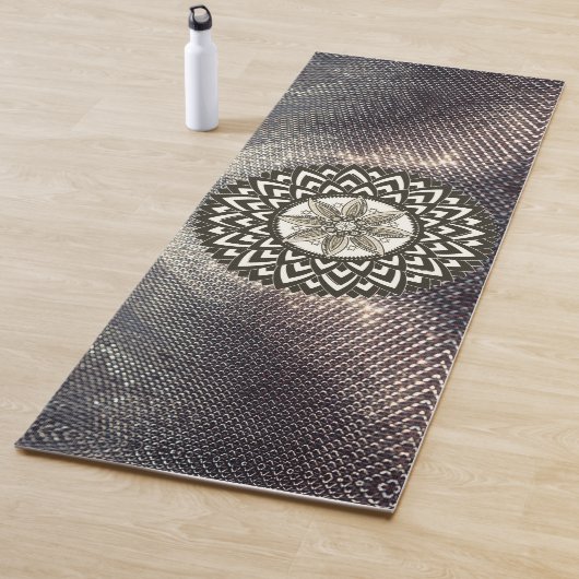 Tapis De Yoga Lotus Mandala sur Shimmery Silver et Black (En situation)
