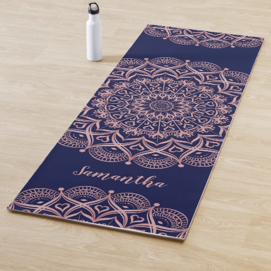 Tapis De Yoga Mandala bleu marine et Rose (En situation)
