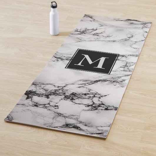 Tapis De Yoga Marbre noir et blanc monogramme (En situation)