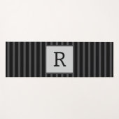 Tapis De Yoga Masculine rayé noir et gris (Devant (Horizontal))