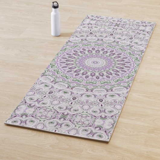 Tapis De Yoga Modèle de mandala lavande et vert (En situation)